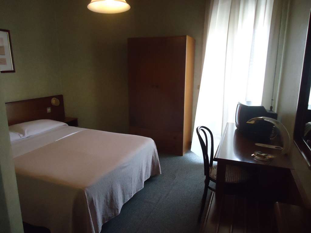 Hotel De La Ville Central Latina Ruang foto