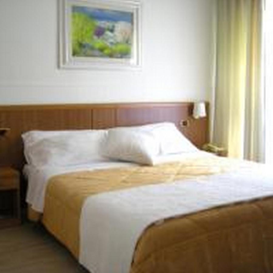 Hotel De La Ville Central Latina Bagian luar foto