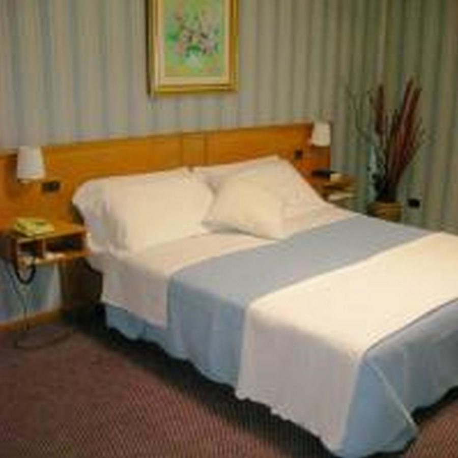 Hotel De La Ville Central Latina Bagian luar foto