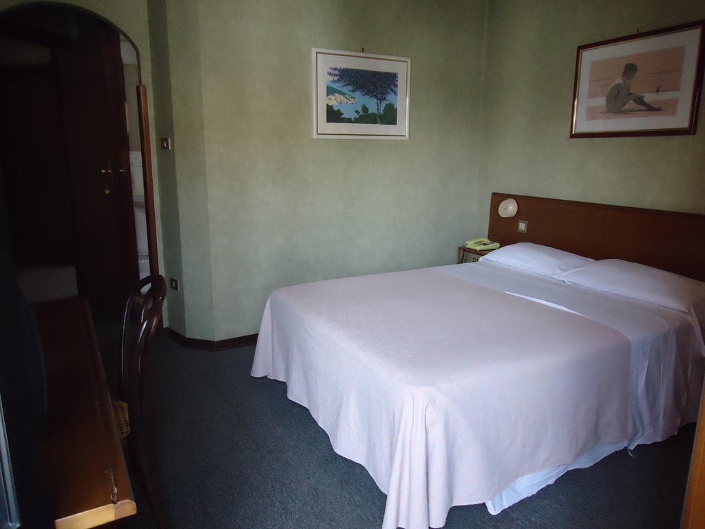 Hotel De La Ville Central Latina Bagian luar foto