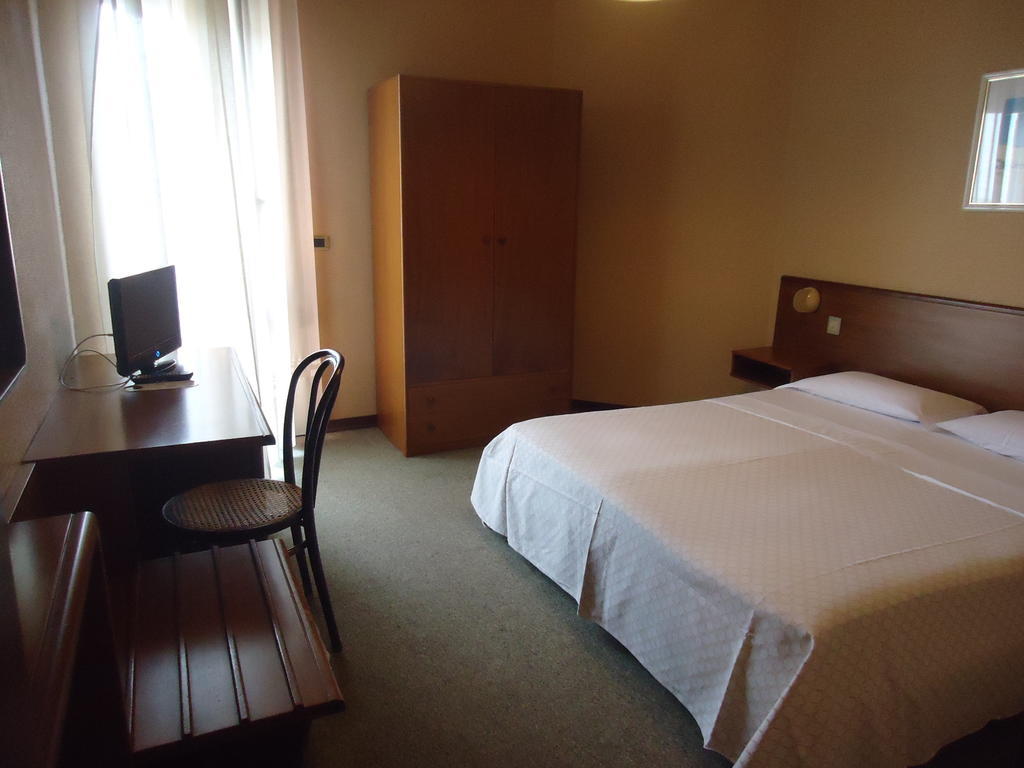 Hotel De La Ville Central Latina Bagian luar foto